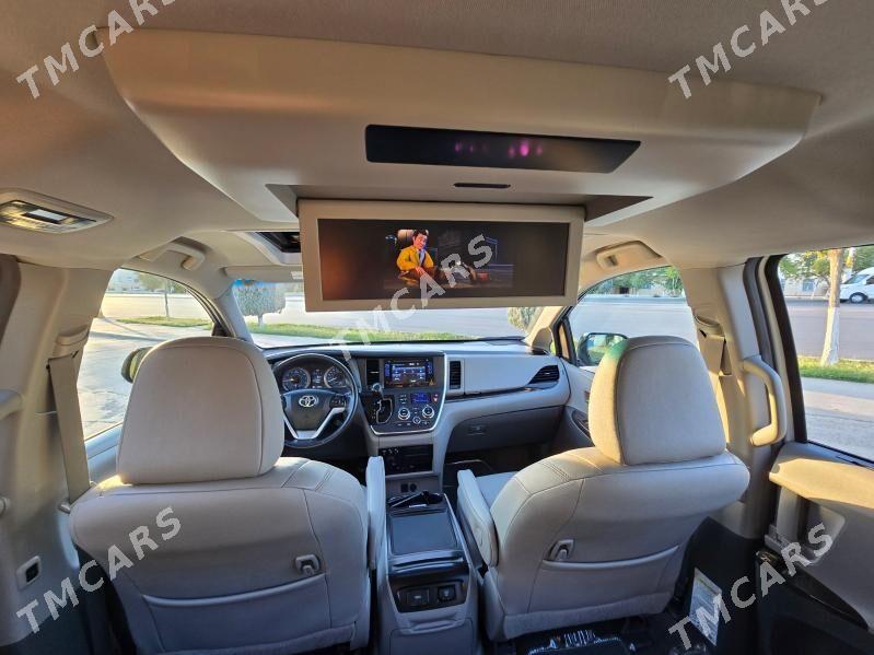 Toyota Sienna 2018 - 425 000 TMT - 10 мкр - img 4