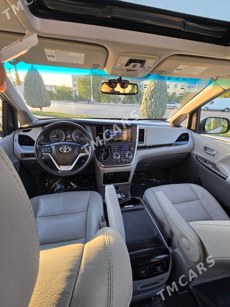 Toyota Sienna 2018 - 425 000 TMT - 10 мкр - img 5