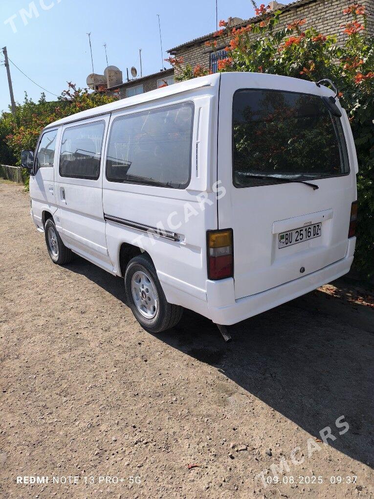 Nissan Urvan 1989 - 50 000 TMT - Дашогуз - img 3