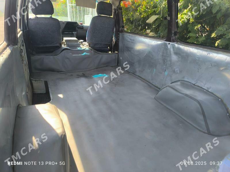 Nissan Urvan 1989 - 50 000 TMT - Дашогуз - img 4