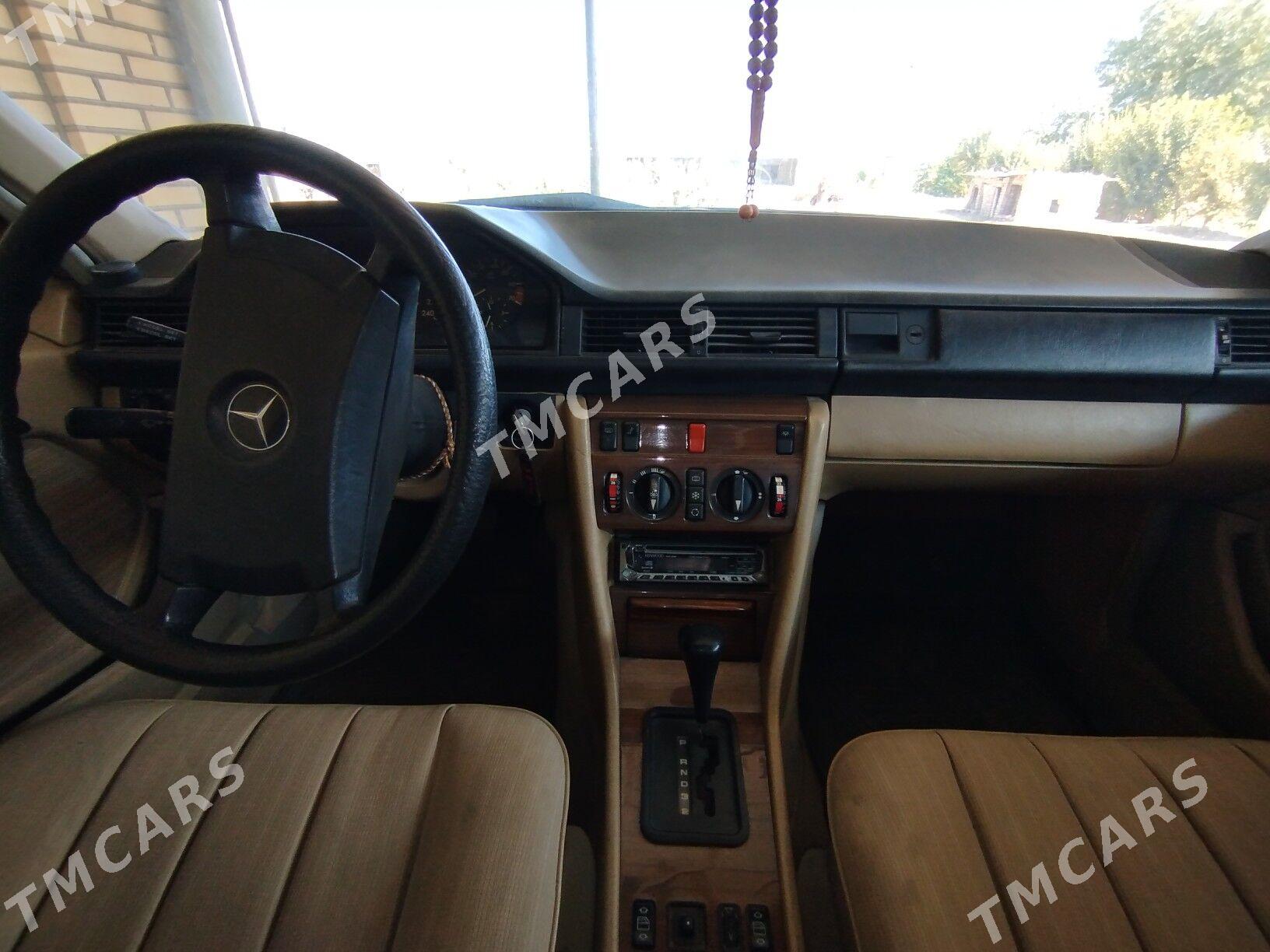 Mercedes-Benz 300E 1990 - 50 000 TMT - Мургап - img 1