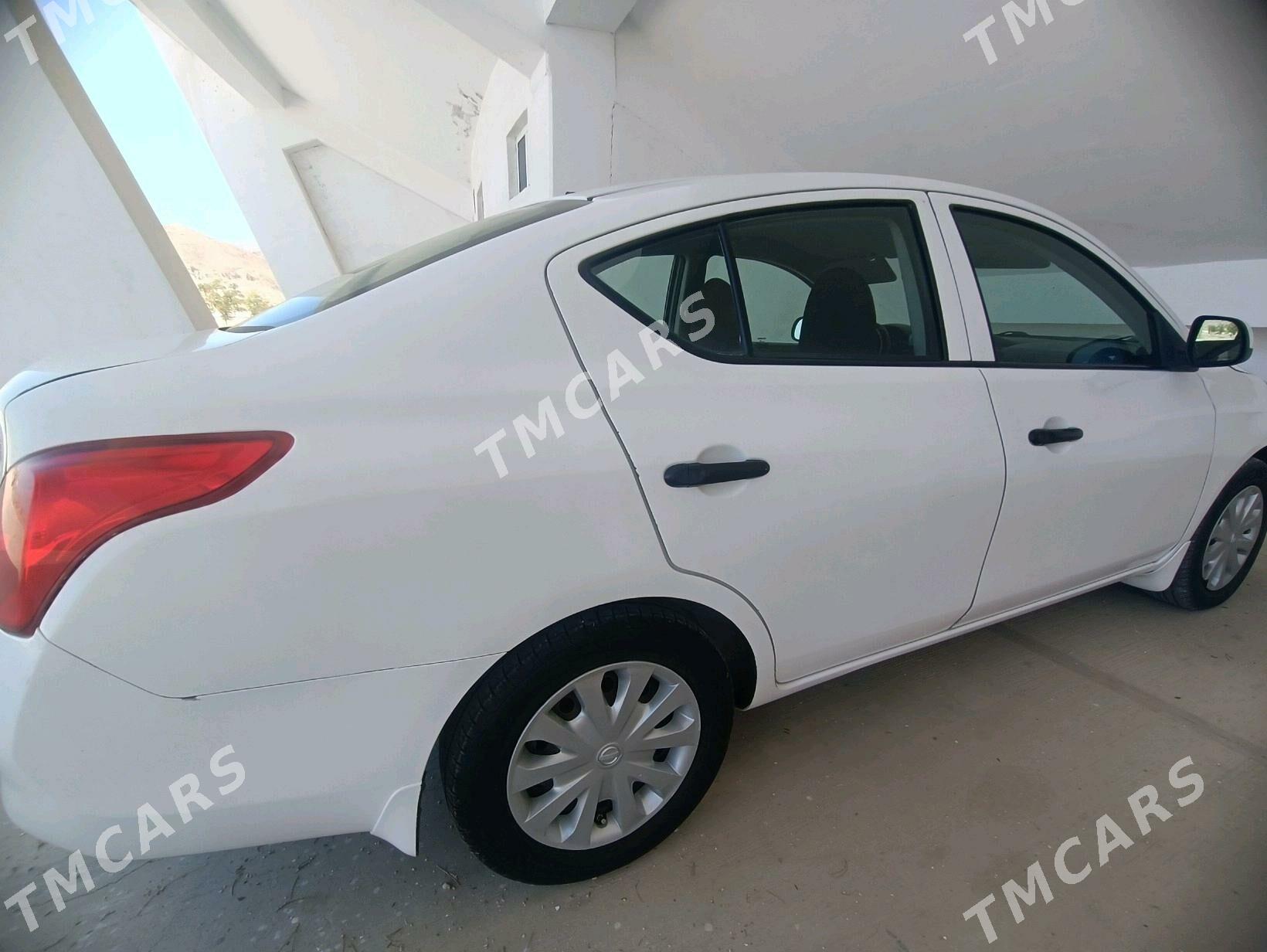 Nissan Versa 2012 - 95 000 TMT - Балканабат - img 1