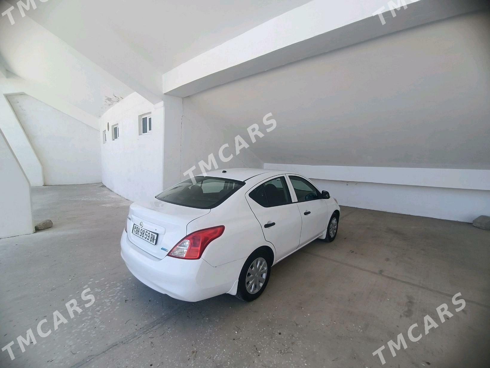 Nissan Versa 2012 - 95 000 TMT - Балканабат - img 2