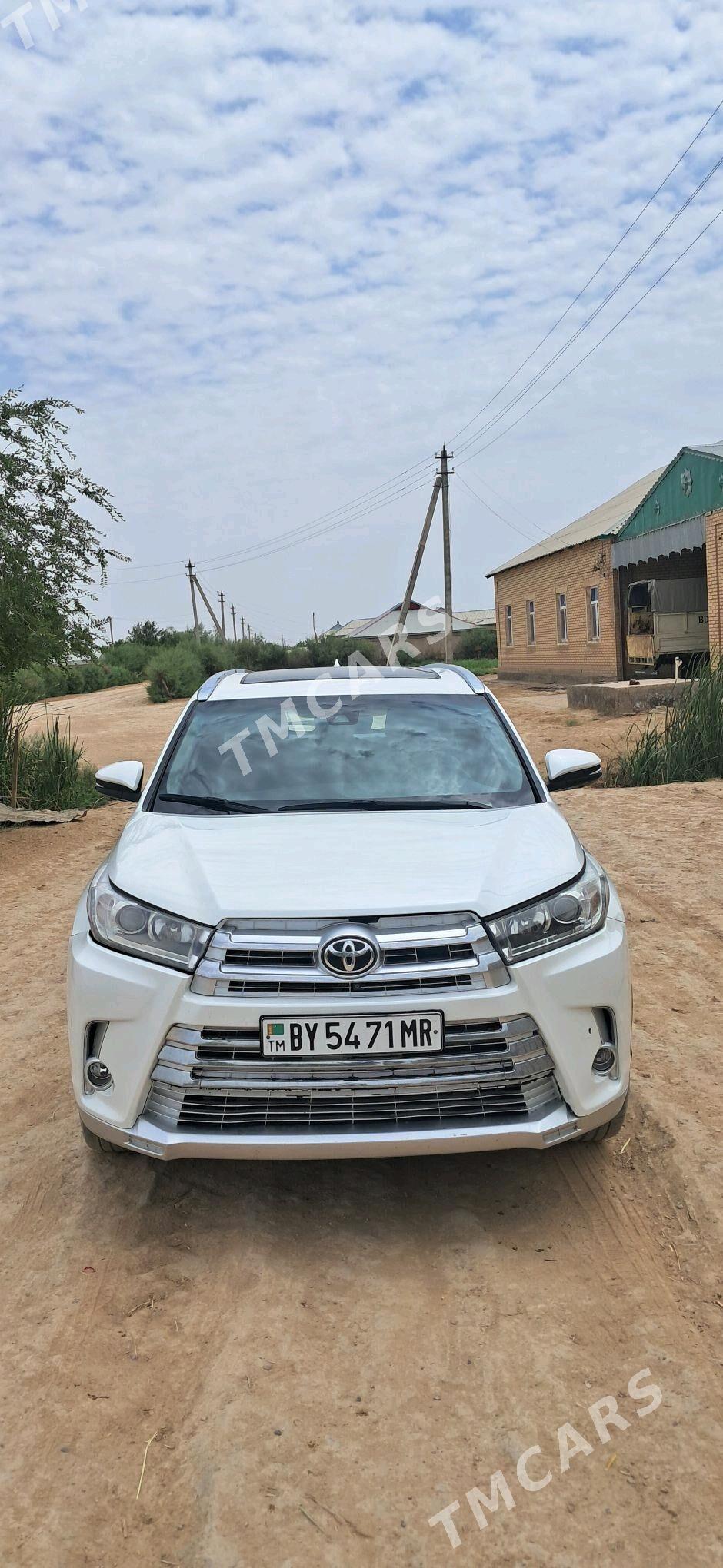 Toyota Highlander 2018 - 390 000 TMT - Garagum etraby - img 1