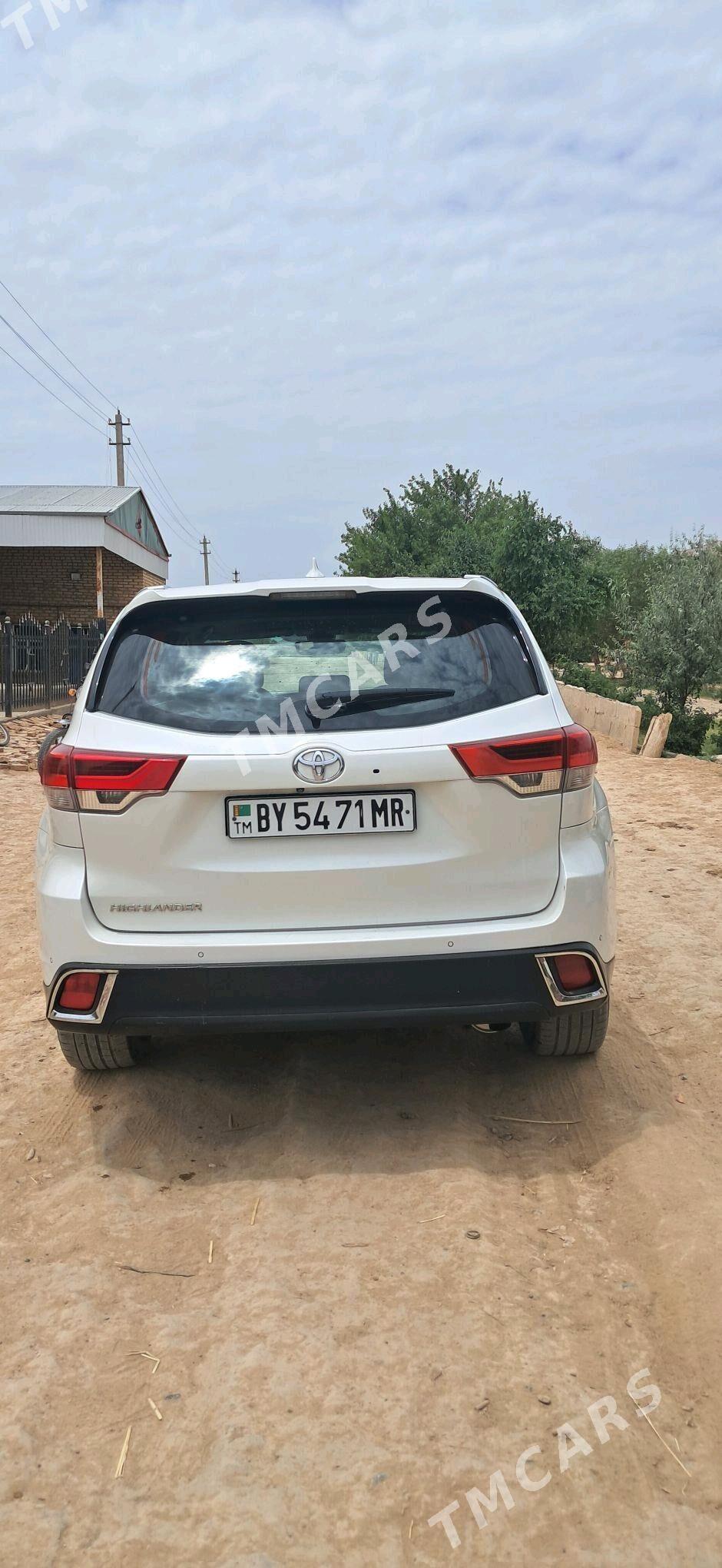 Toyota Highlander 2018 - 390 000 TMT - Garagum etraby - img 4
