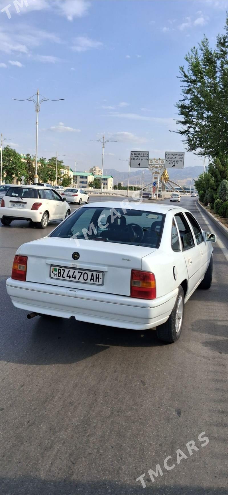 Opel Vectra 1992 - 25 000 TMT - Parahat 2 - img 1