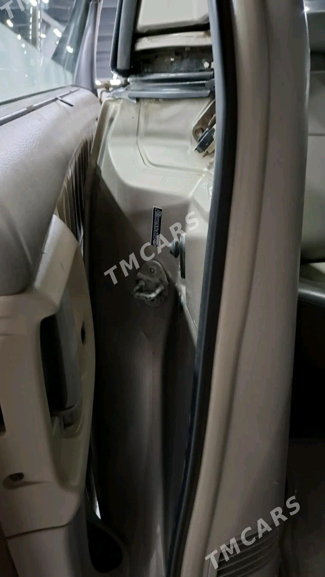 Toyota Sienna 2005 - 240 000 TMT - Бузмеин ГРЭС - img 9