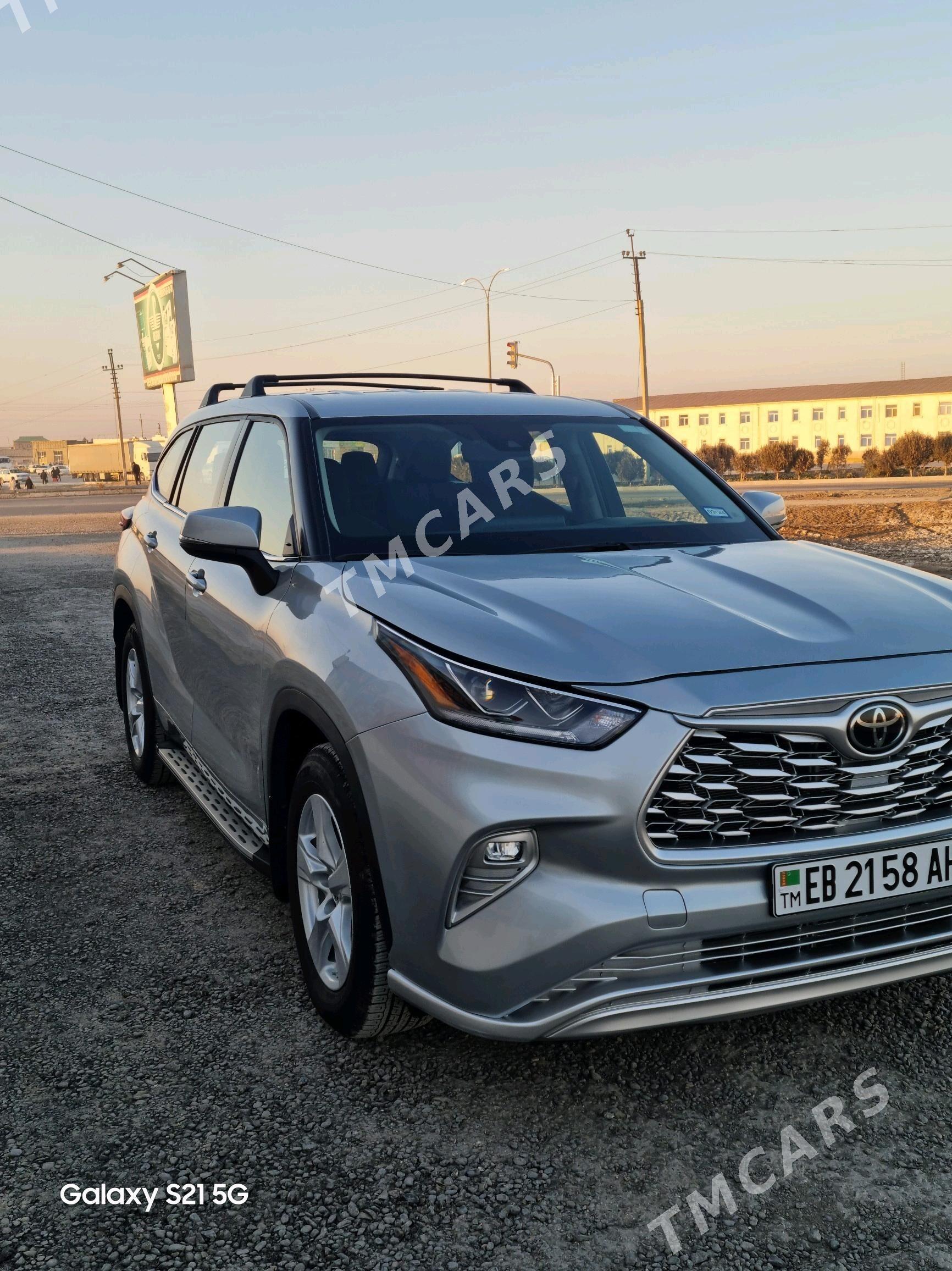 Toyota Highlander 2022 - 500 000 TMT - Теджен - img 3