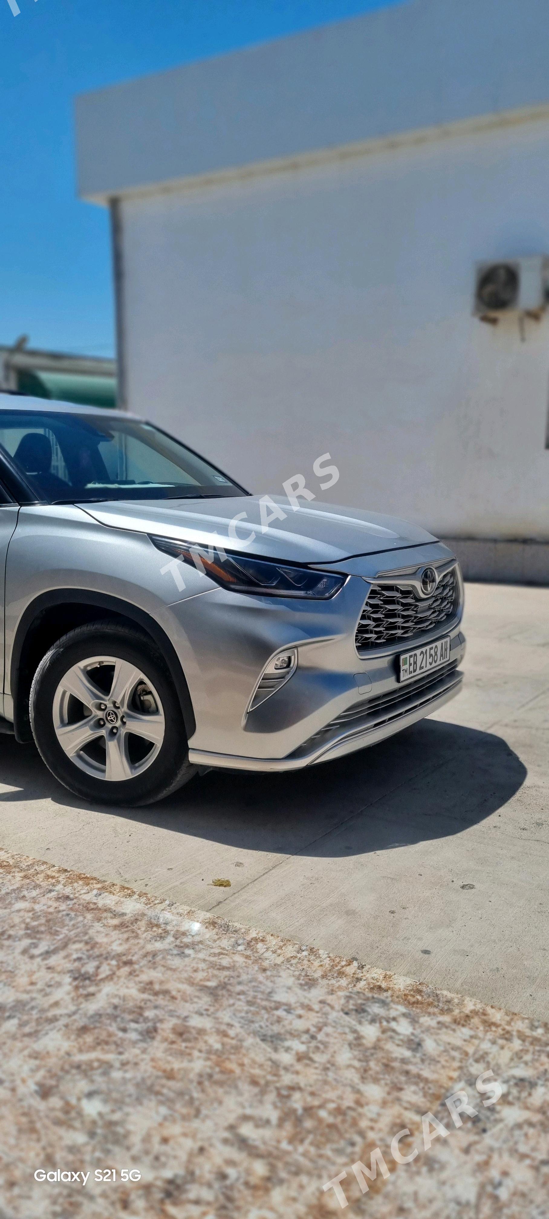Toyota Highlander 2022 - 500 000 TMT - Теджен - img 4