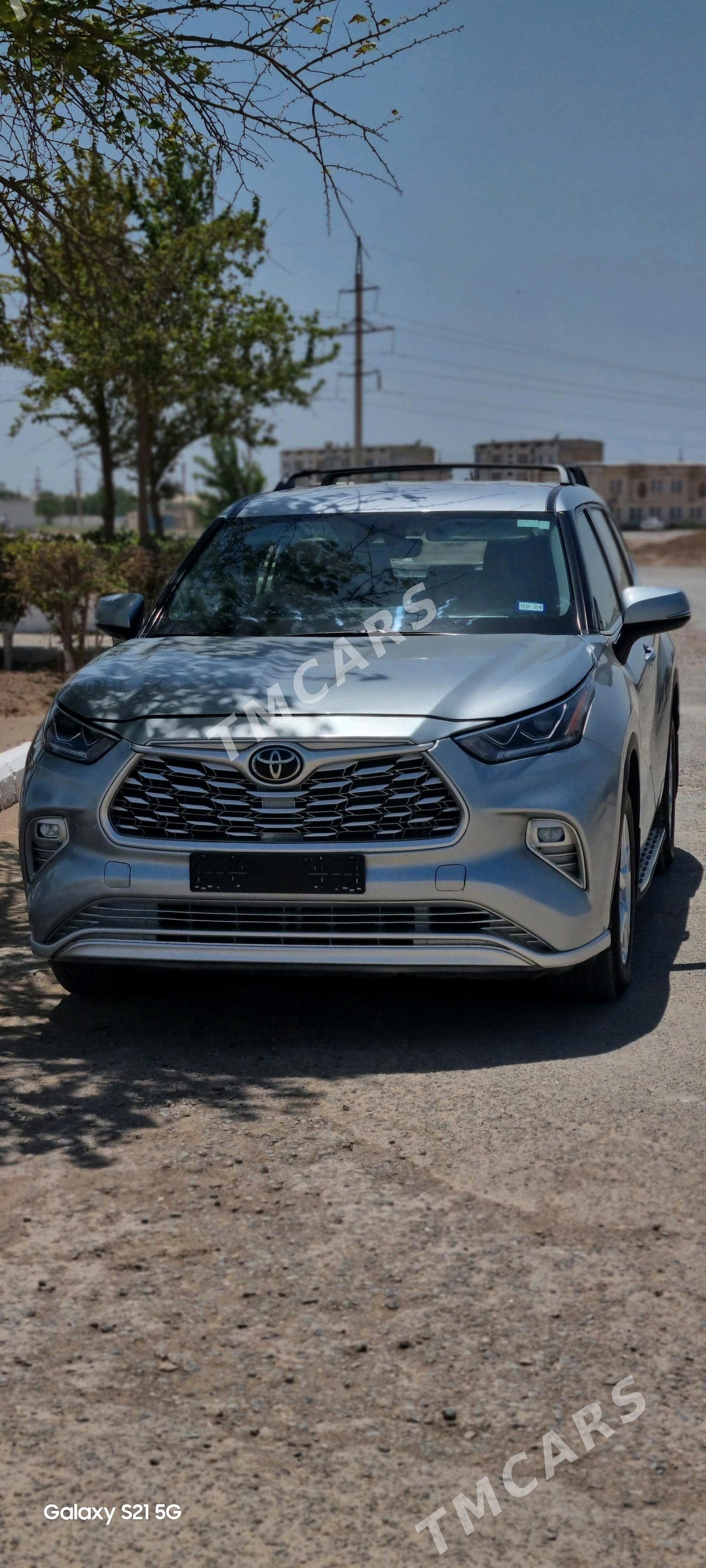 Toyota Highlander 2022 - 500 000 TMT - Теджен - img 7