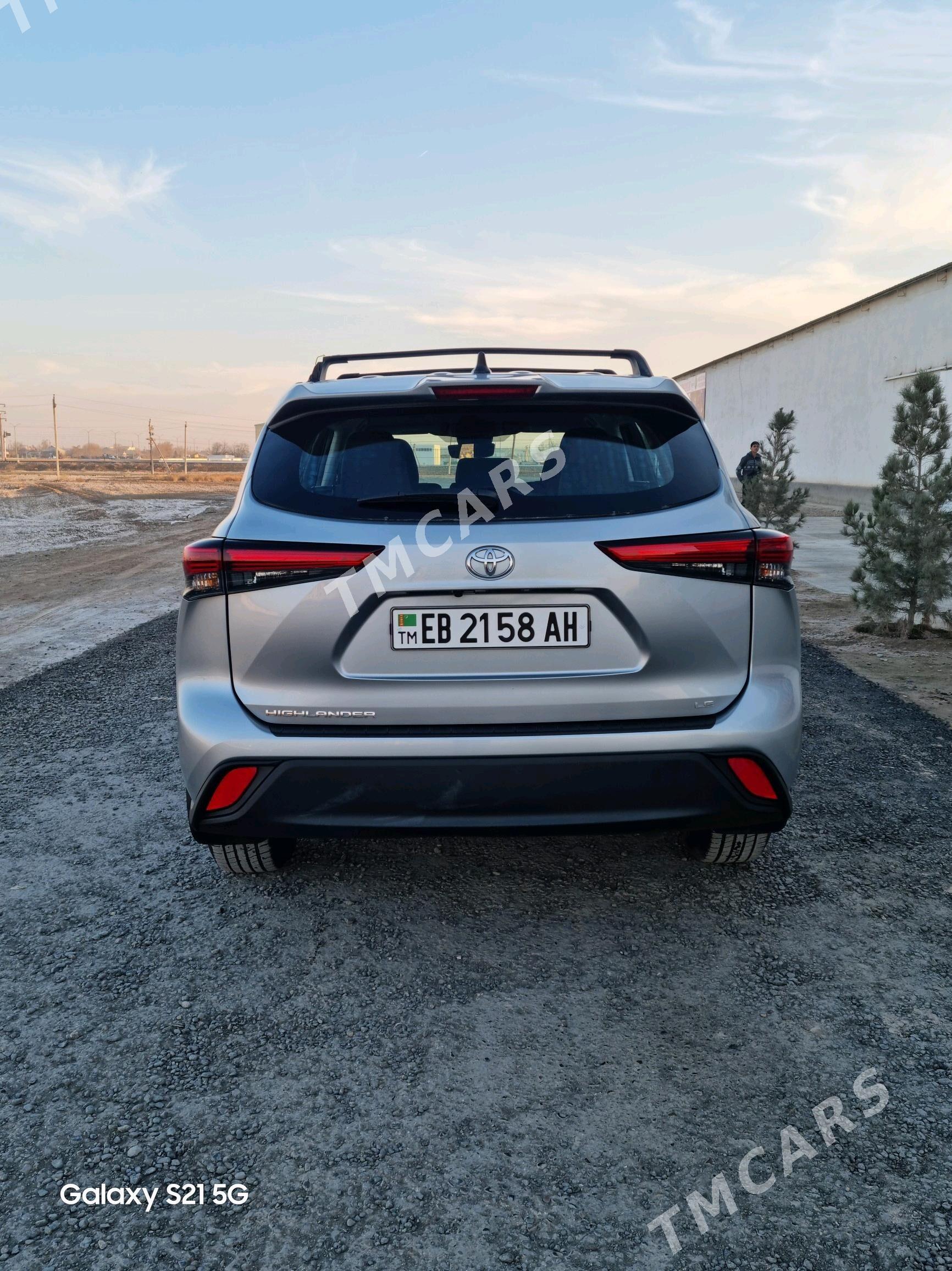 Toyota Highlander 2022 - 500 000 TMT - Теджен - img 9