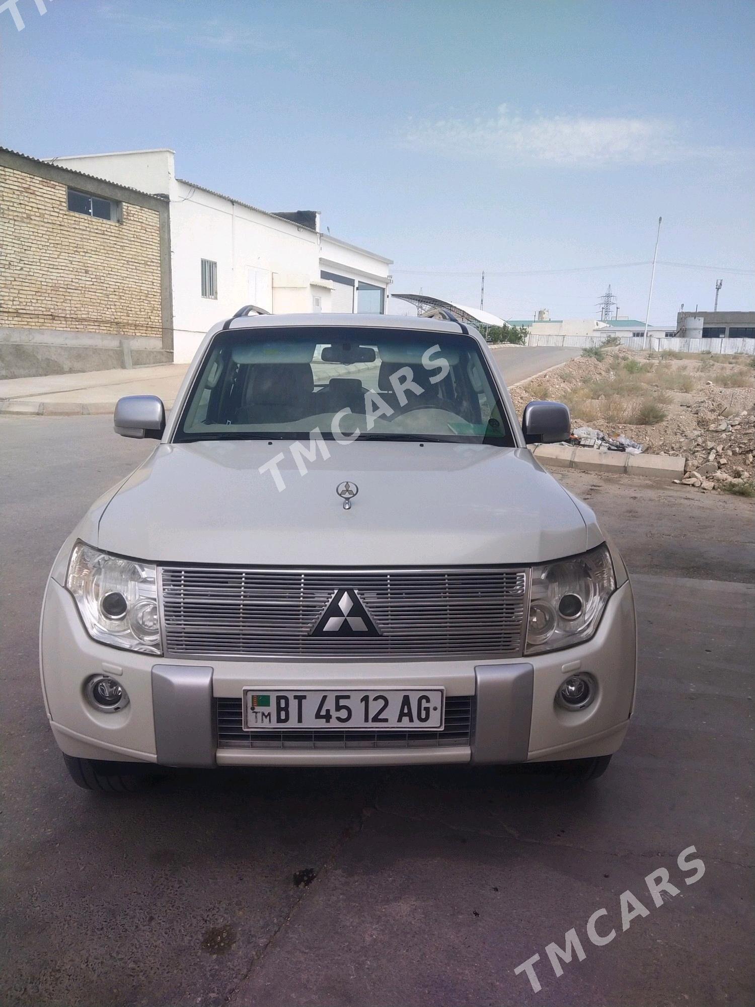 Mitsubishi Pajero 2010 - 225 000 TMT - Балканабат - img 2