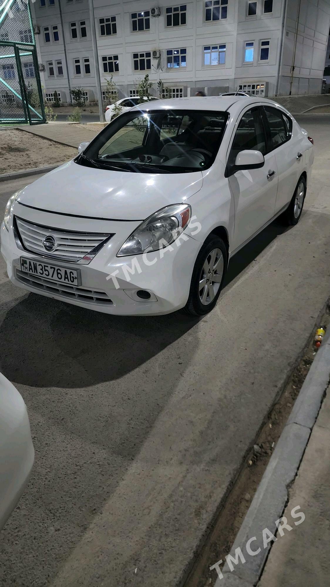 Nissan Versa 2011 - 115 000 TMT - Büzmeýin - img 3