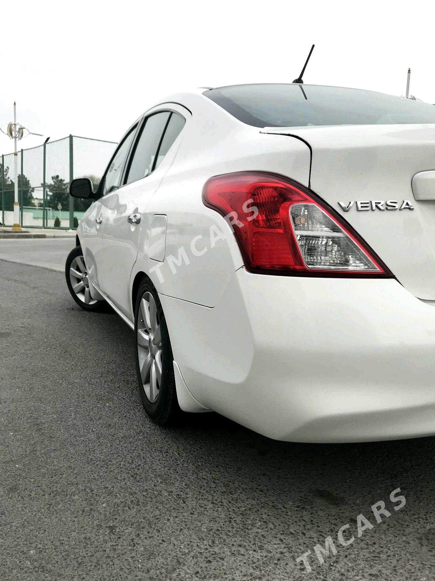 Nissan Versa 2011 - 115 000 TMT - Büzmeýin - img 5