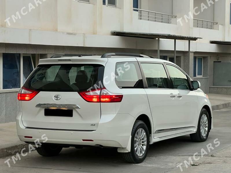 Toyota Sienna 2018 - 440 000 TMT - Туркменбаши - img 4