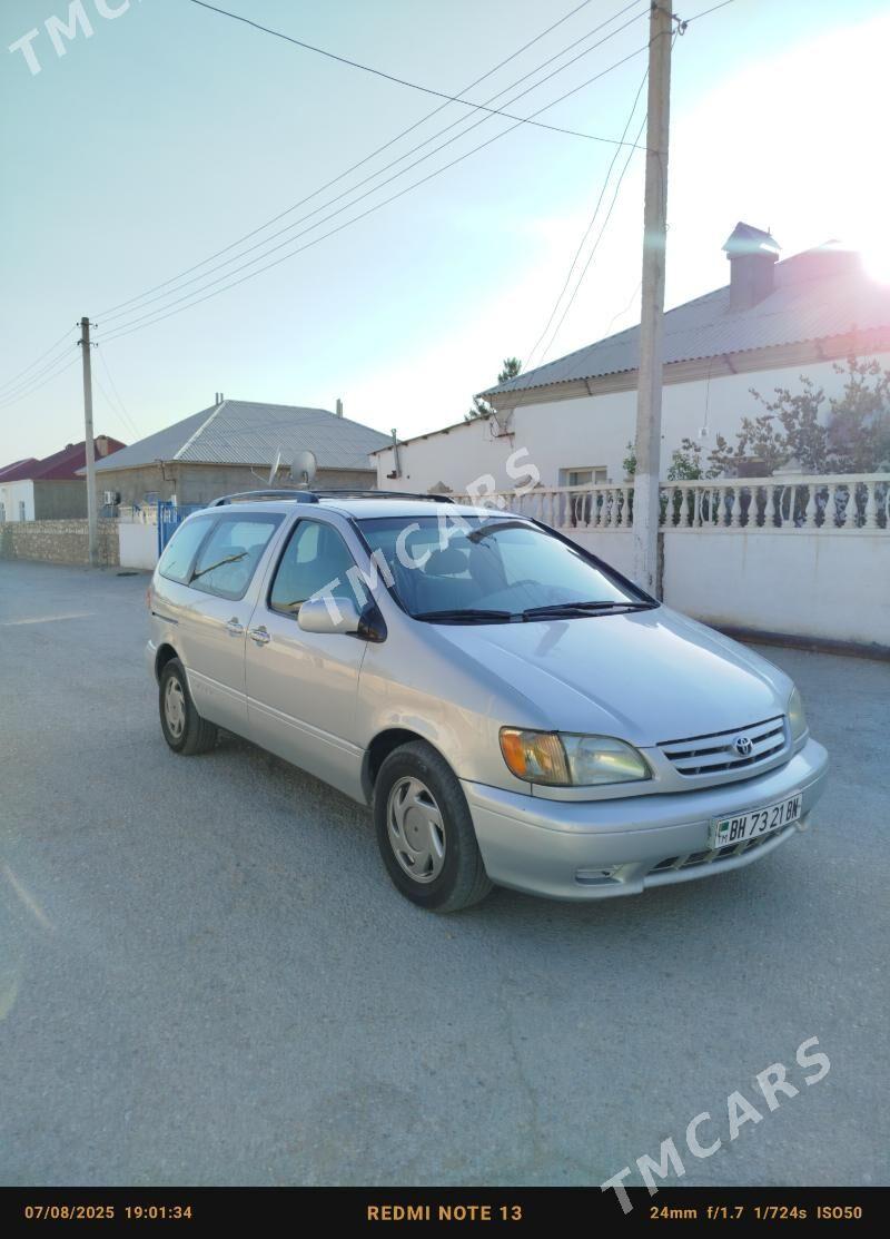 Toyota Sienna 2002 - 170 000 TMT - Балканабат - img 4