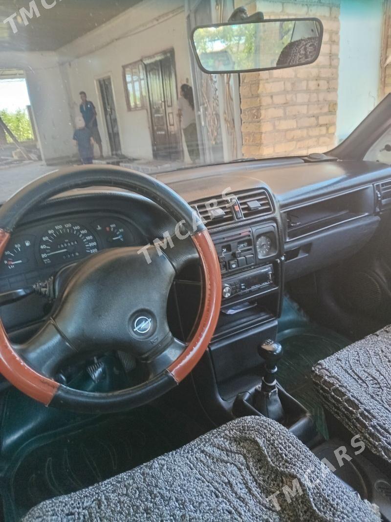 Opel Vectra 1992 - 31 000 TMT - Çärjew - img 3