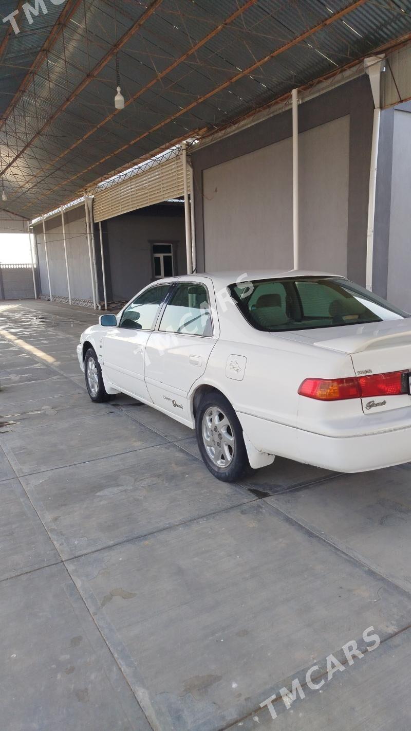 Toyota Camry 1997 - 125 000 TMT - Ёлётен - img 8