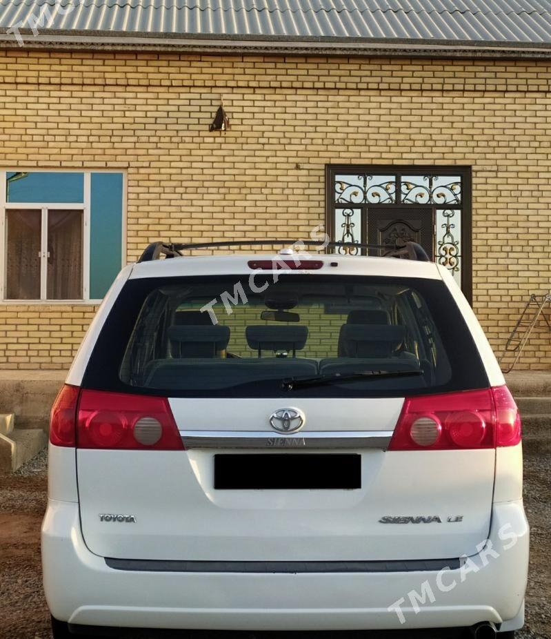 Toyota Sienna 2009 - 220 000 TMT - Мары - img 9