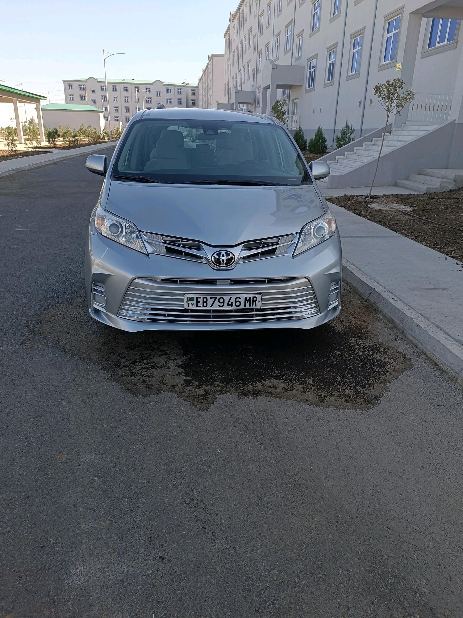 Toyota Sienna 2019 - 400 000 TMT - Векильбазар - img 3