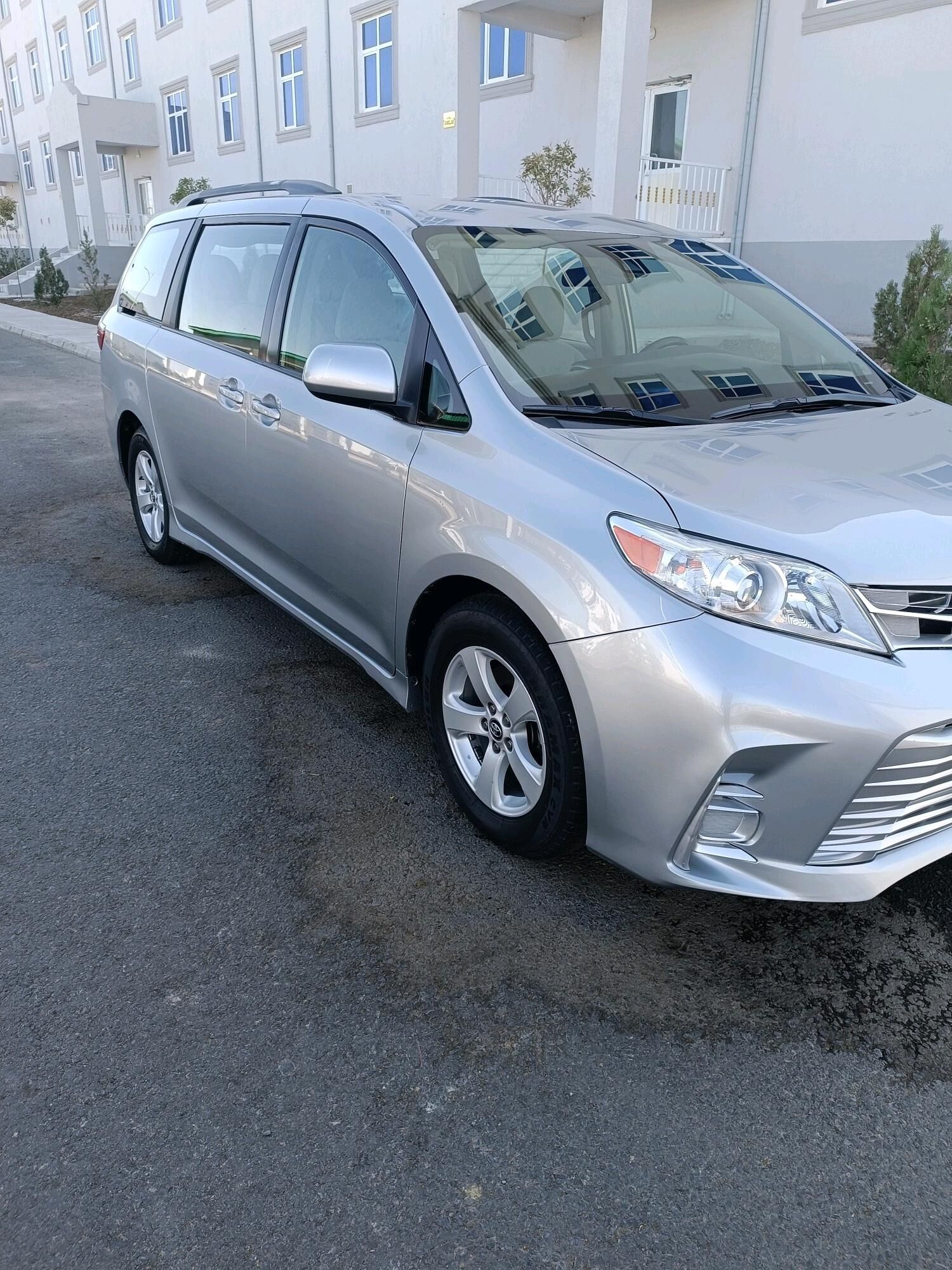 Toyota Sienna 2019 - 400 000 TMT - Векильбазар - img 4