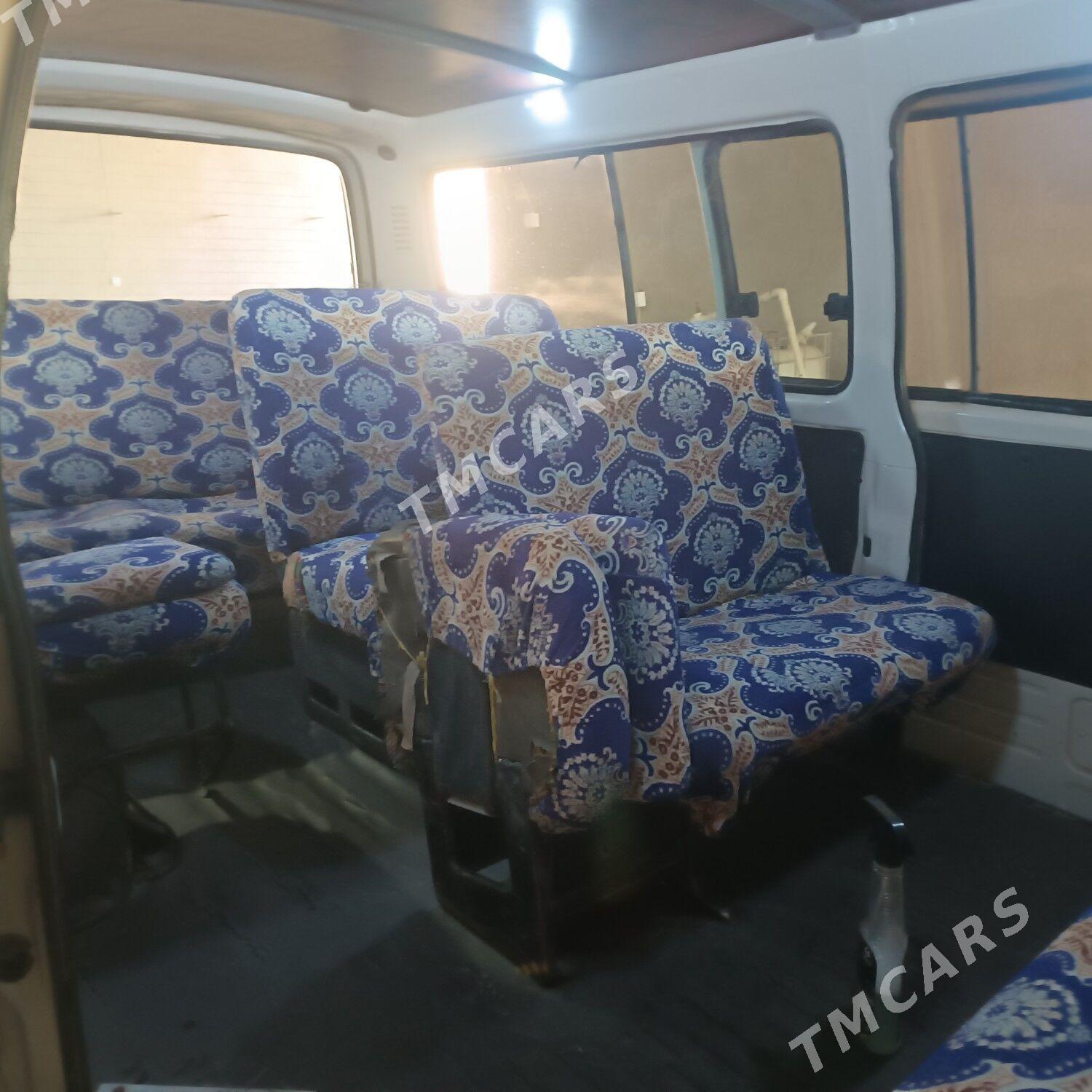 Toyota Hiace 2003 - 130 000 TMT - Türkmengala - img 2