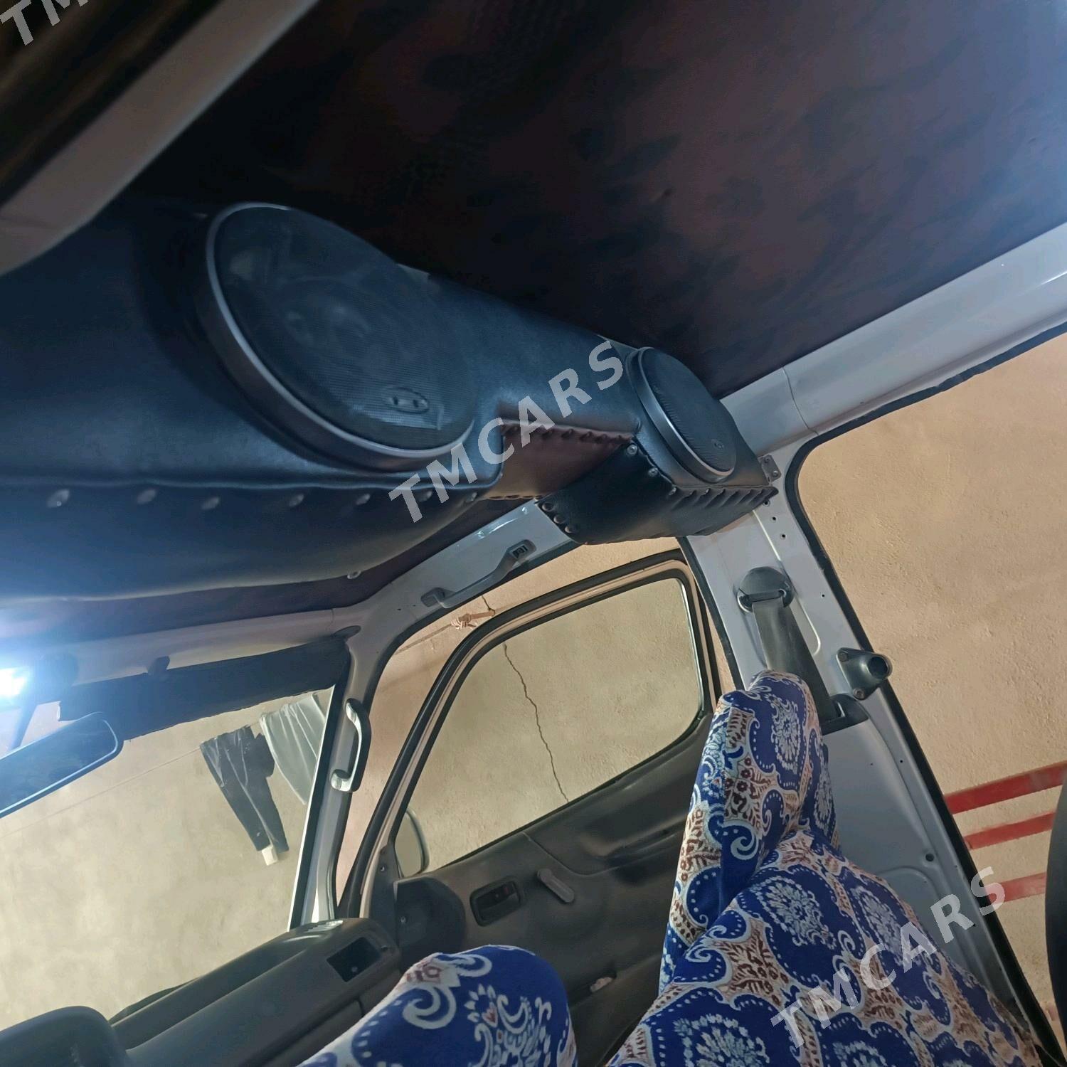 Toyota Hiace 2003 - 130 000 TMT - Türkmengala - img 5