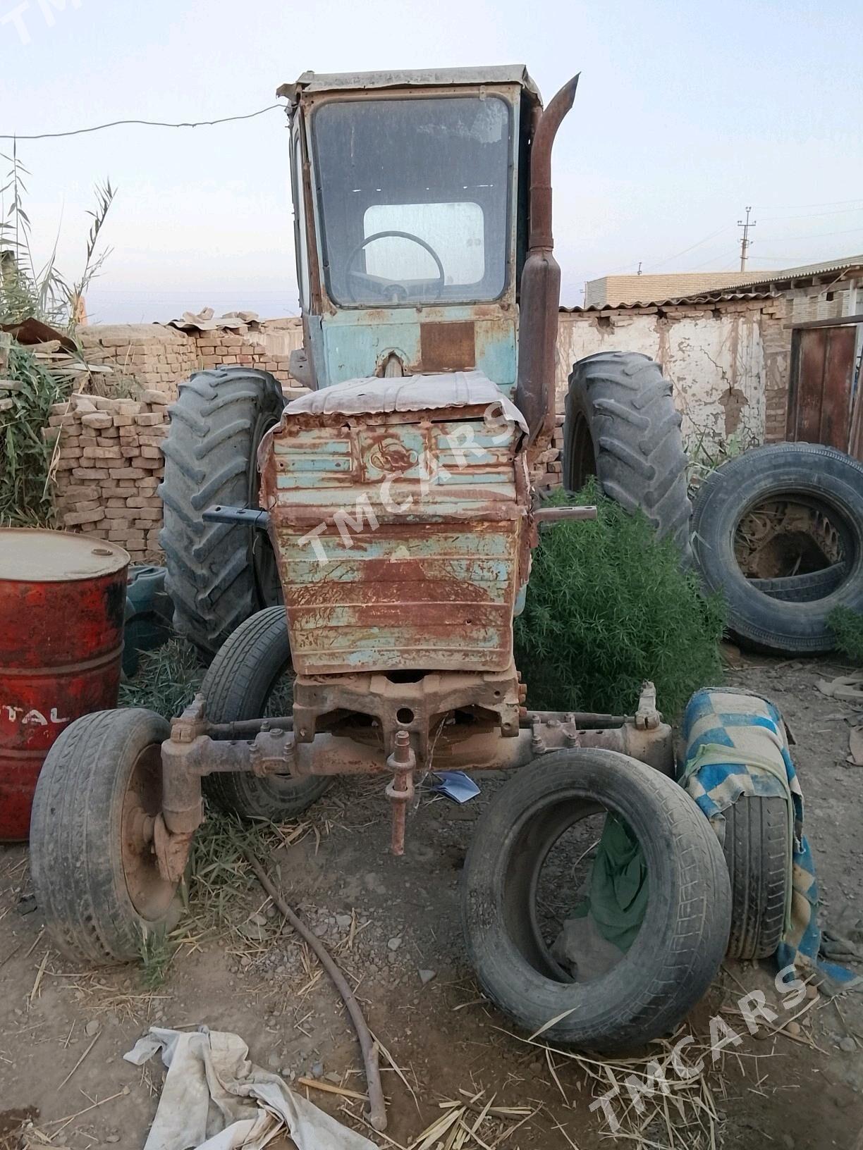 MTZ T-28 2002 - 11 000 TMT - Теджен - img 3