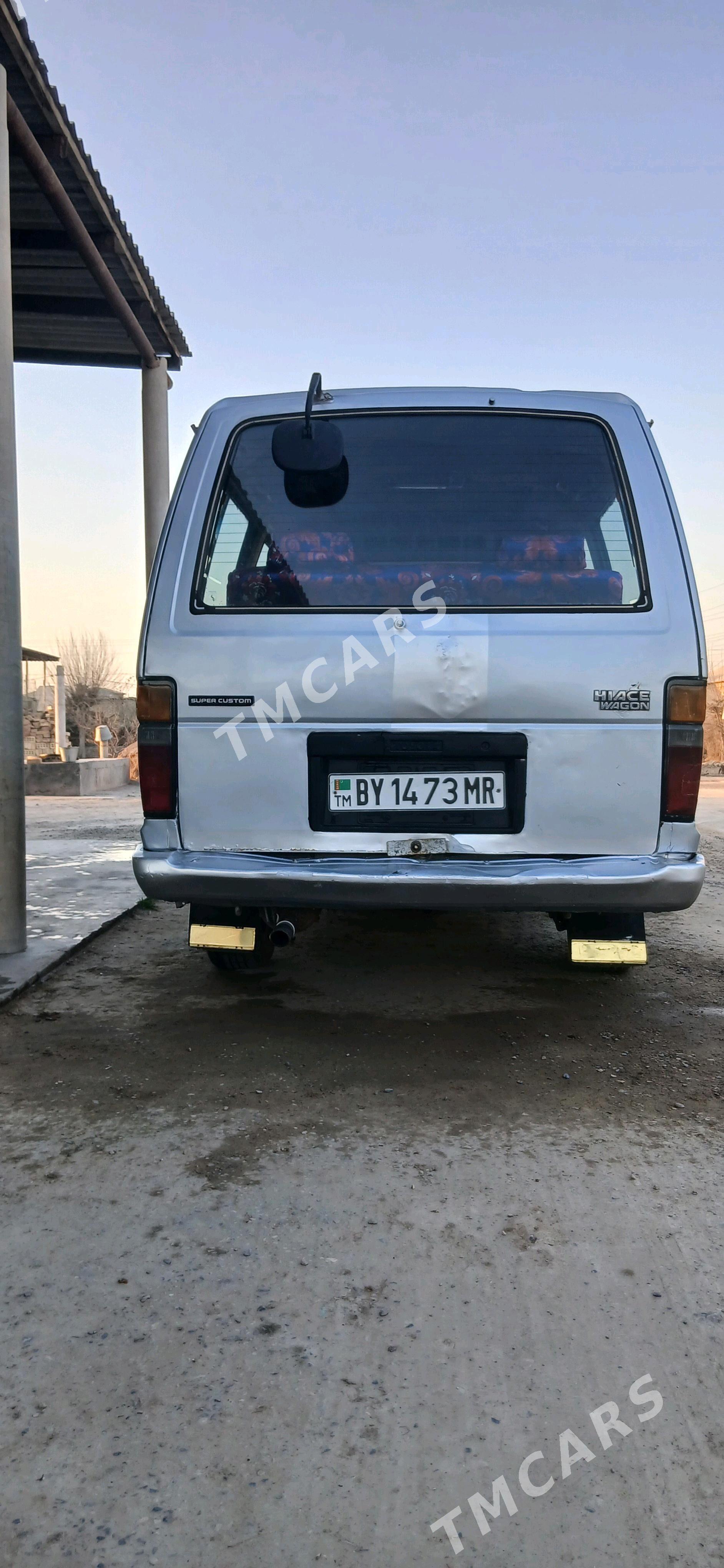 Toyota Hiace 1988 - 48 000 TMT - Мары - img 1