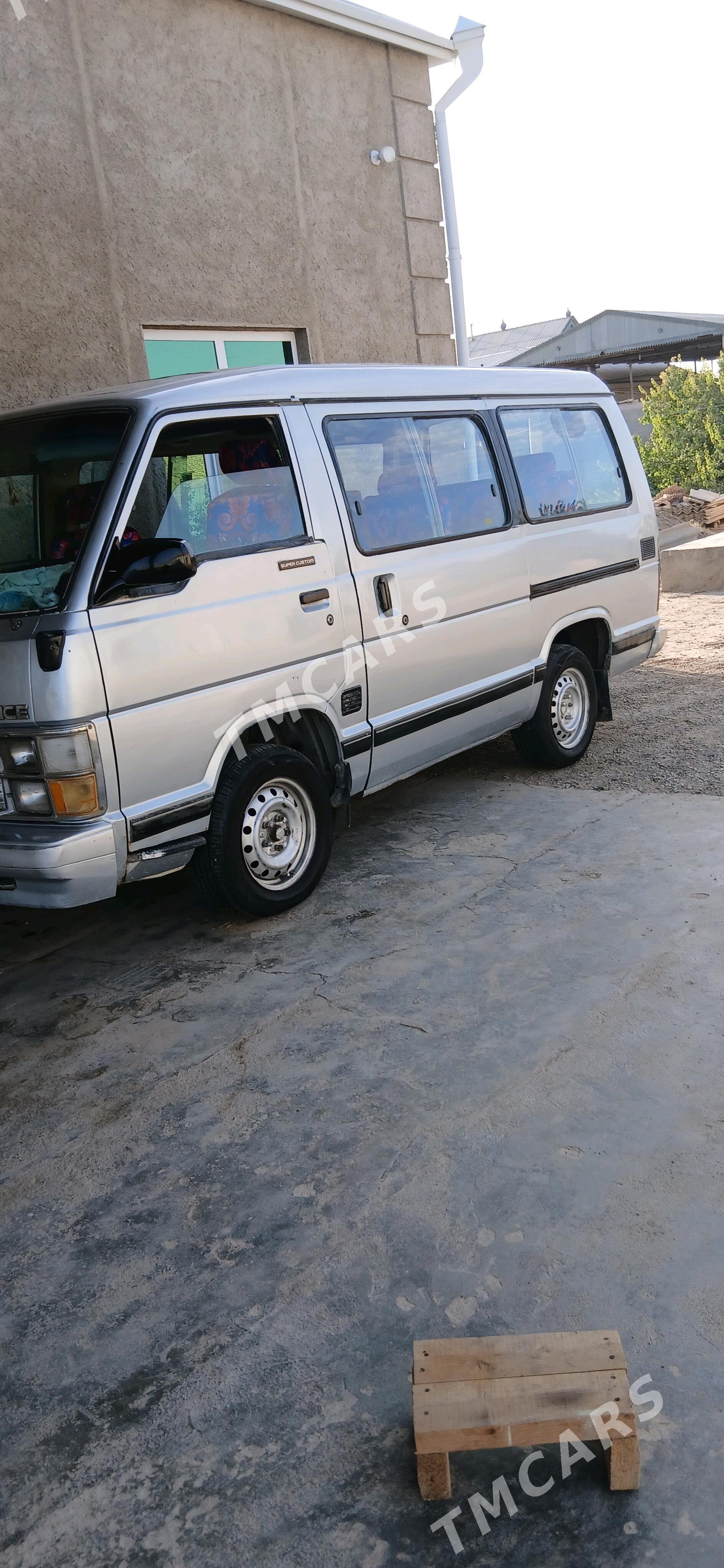 Toyota Hiace 1988 - 48 000 TMT - Мары - img 2