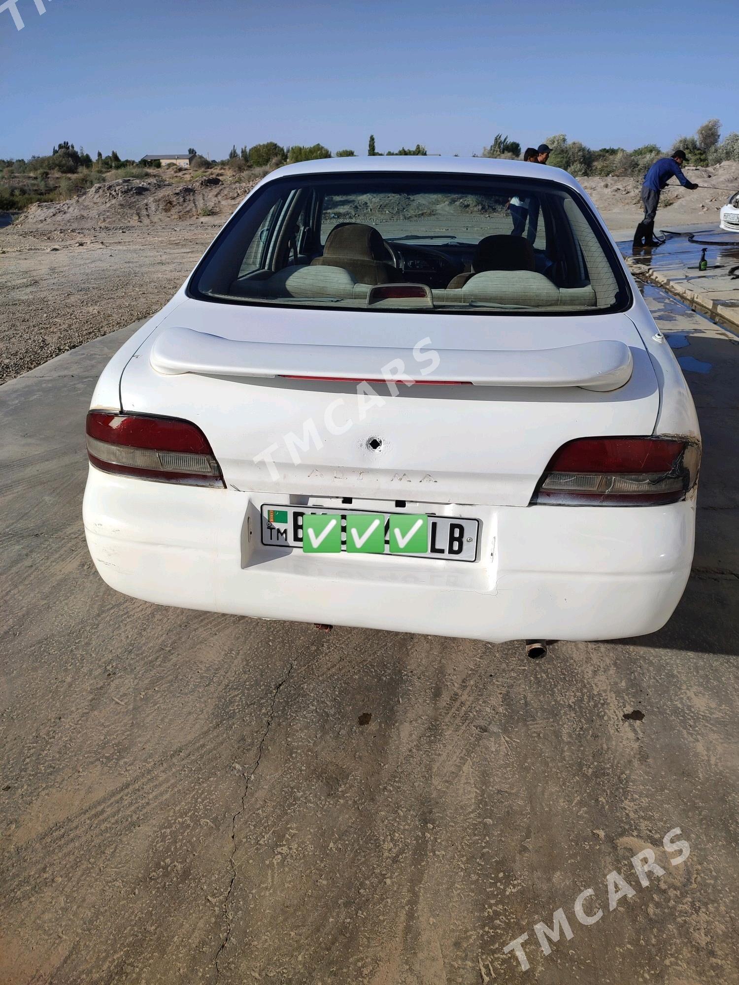 Nissan Altima 1995 - 22 000 TMT - Halaç - img 2
