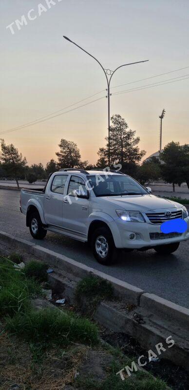 Toyota Hilux 2014 - 400 000 TMT - Мары - img 4