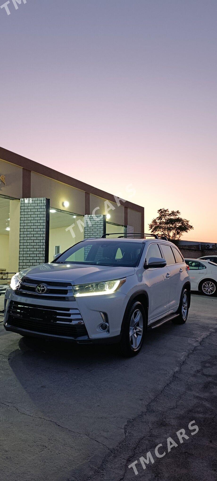 Toyota Highlander 2018 - 490 000 TMT - Мары - img 4