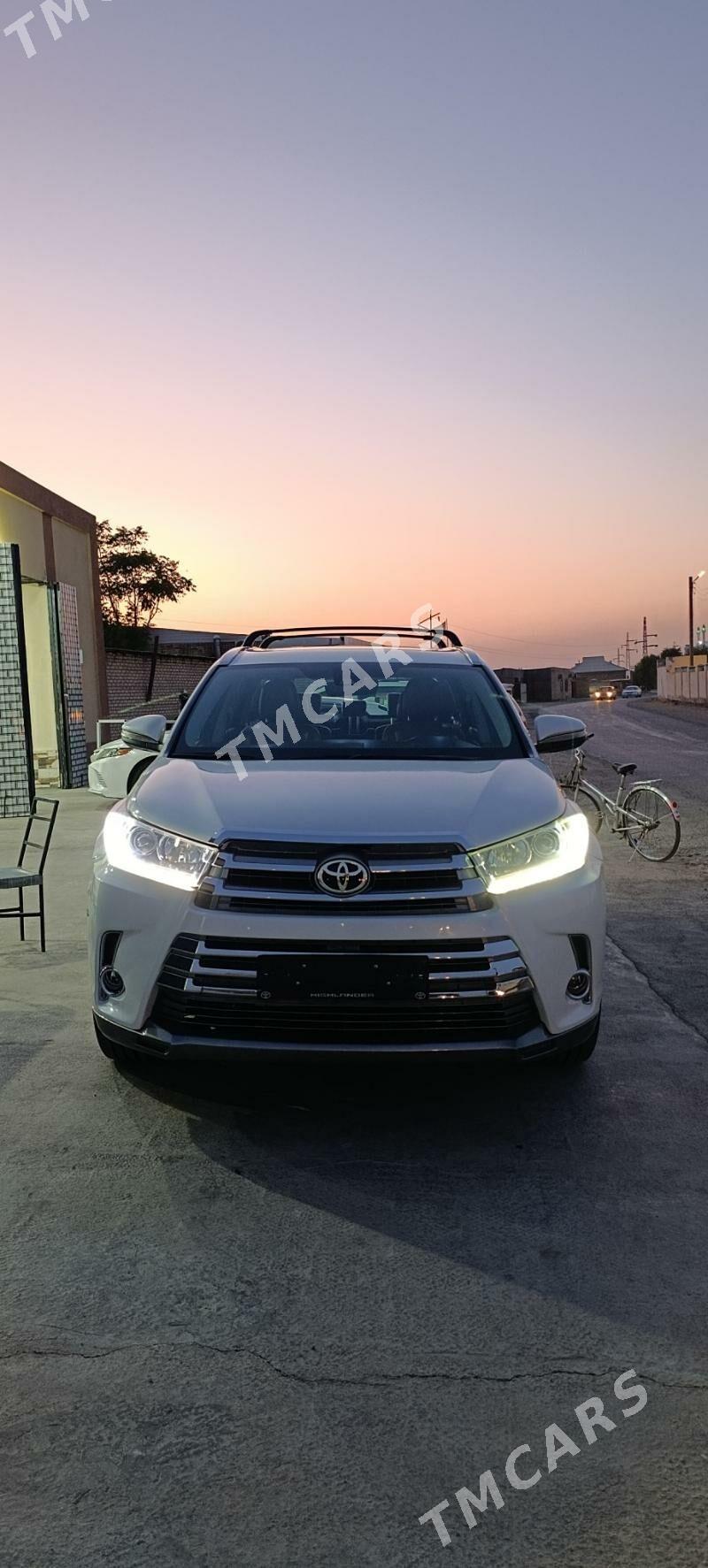 Toyota Highlander 2018 - 490 000 TMT - Мары - img 5