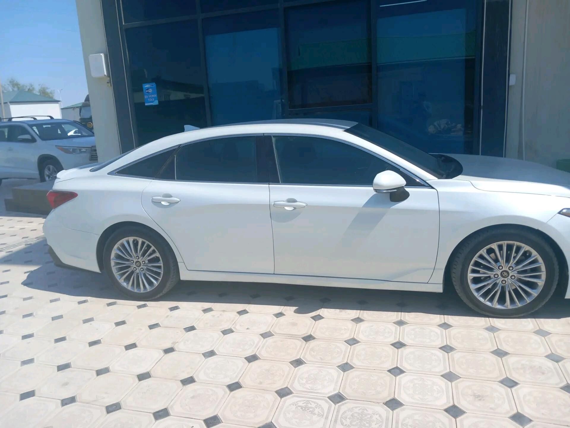 Toyota Avalon 2018 - 400 000 TMT - Мары - img 4