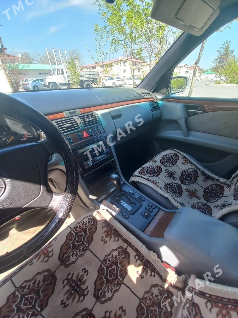 Mercedes-Benz E320 1997 - 75 000 TMT - Aşgabat - img 4