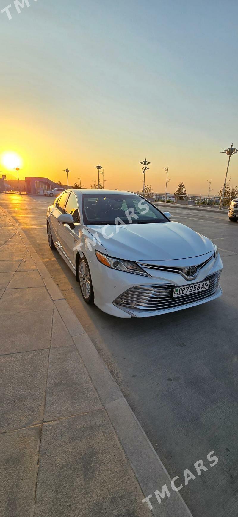 Toyota Camry 2018 - 330 000 TMT - 11 мкр - img 2