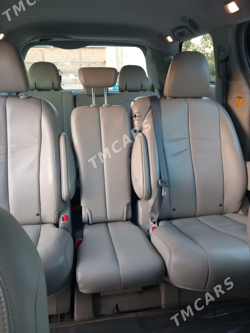 Toyota Sienna 2011 - 300 000 TMT - Сакар - img 3
