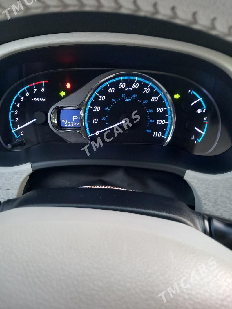 Toyota Sienna 2011 - 300 000 TMT - Сакар - img 2