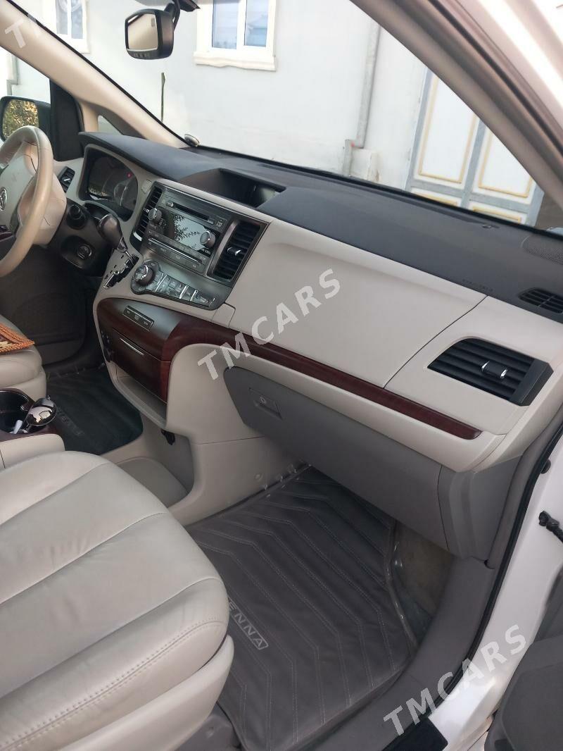 Toyota Sienna 2011 - 300 000 TMT - Сакар - img 5