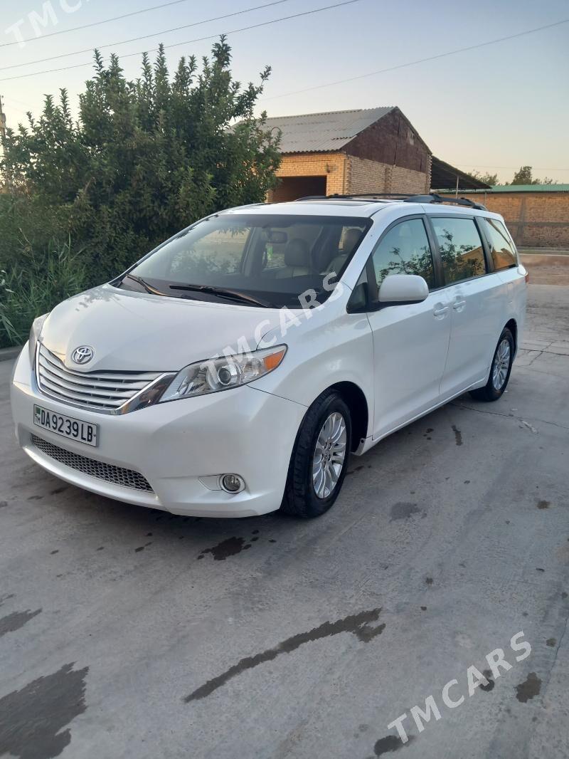 Toyota Sienna 2011 - 300 000 TMT - Сакар - img 6