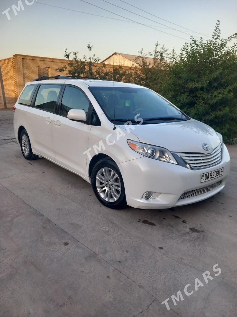 Toyota Sienna 2011 - 300 000 TMT - Сакар - img 7