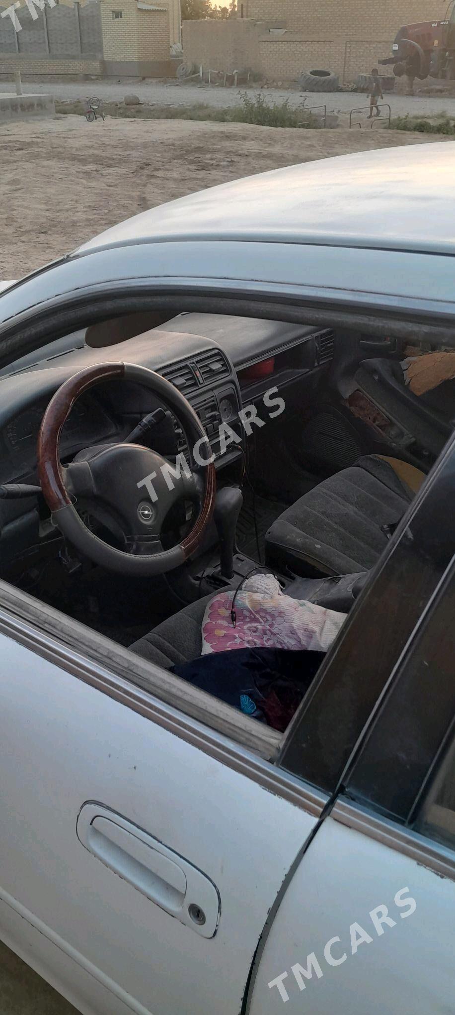 Toyota Camry 1994 - 35 000 TMT - Векильбазар - img 2