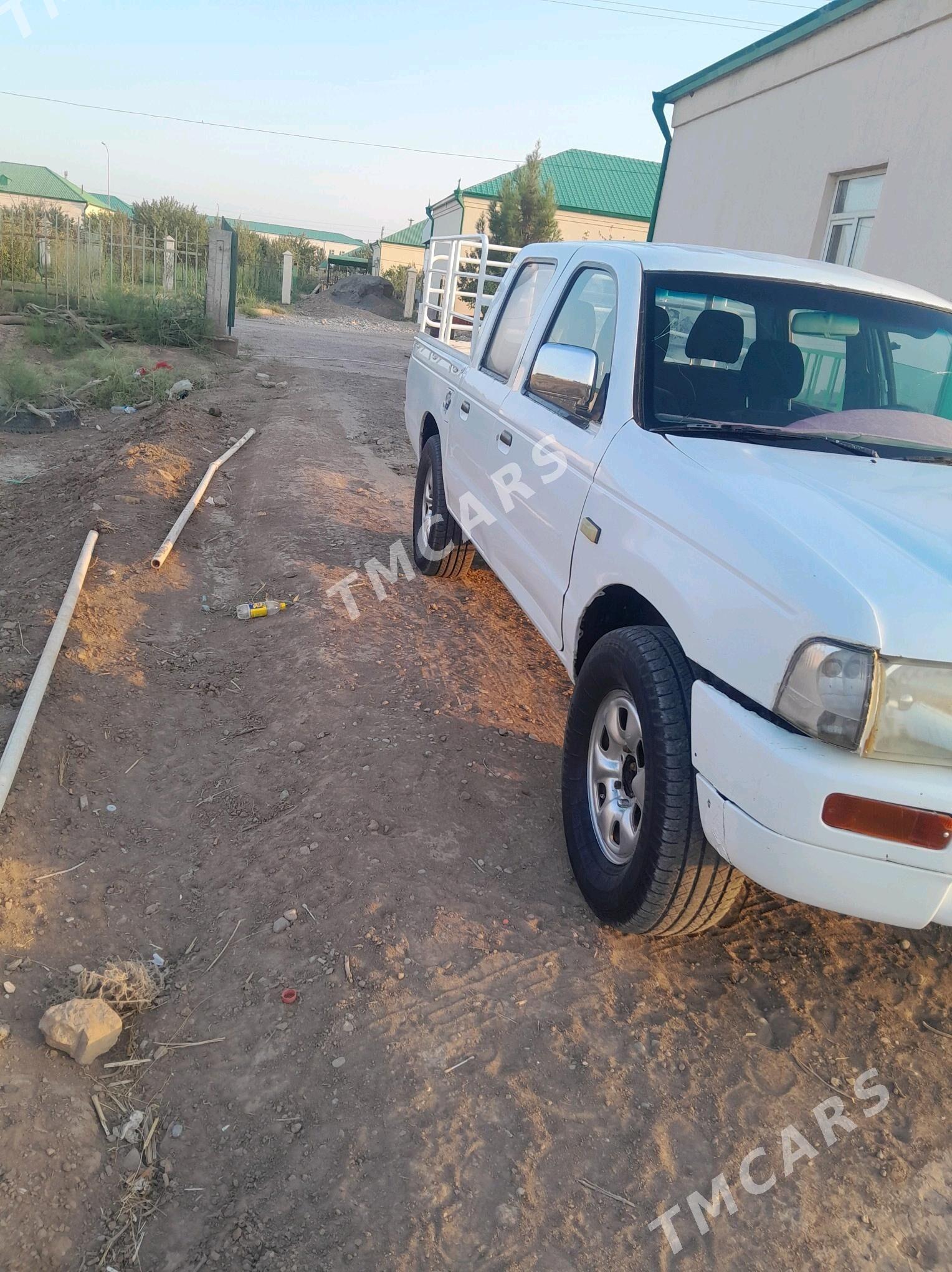 Toyota Fortuner 2005 - 60 000 TMT - Сакарчага - img 2