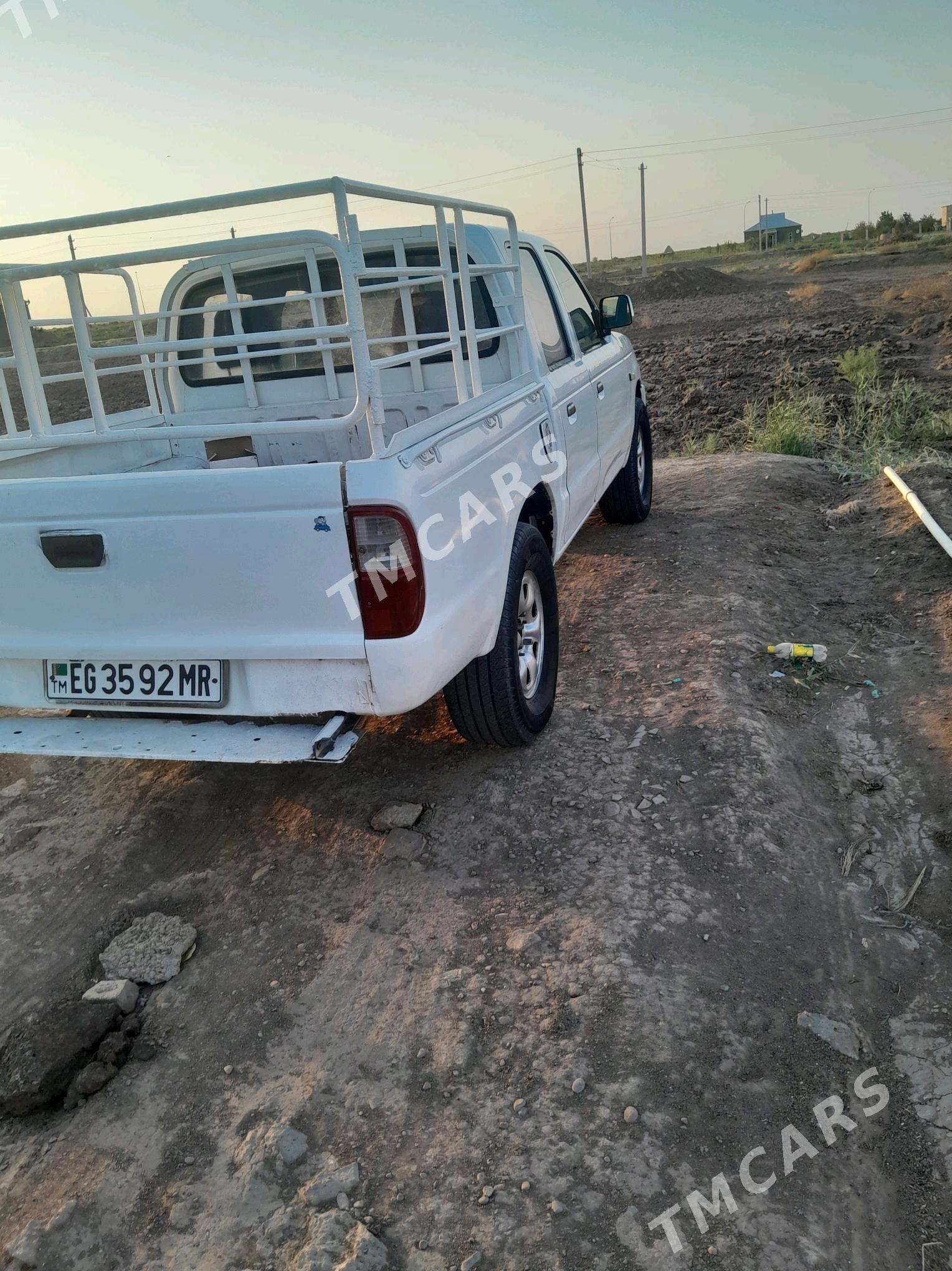 Toyota Fortuner 2005 - 60 000 TMT - Сакарчага - img 4