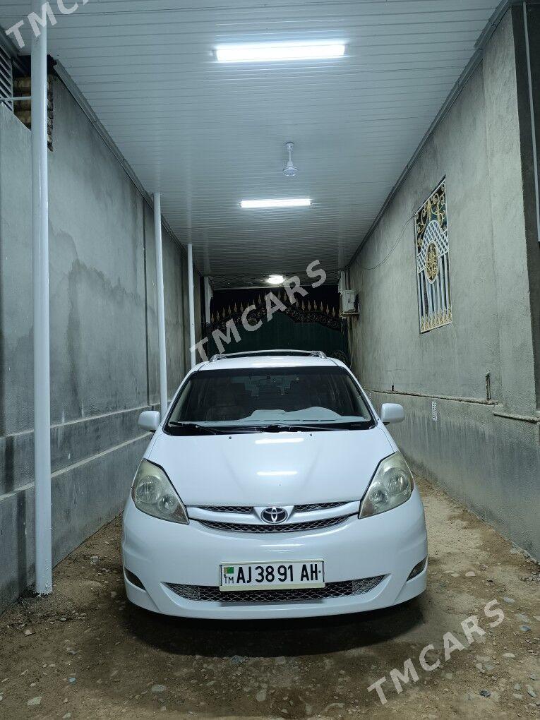 Toyota Sienna 2006 - 180 000 TMT - Теджен - img 2