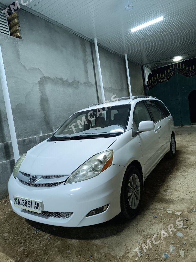 Toyota Sienna 2006 - 180 000 TMT - Теджен - img 3