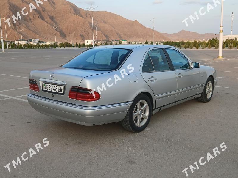 Mercedes-Benz E320 1996 - 70 000 TMT - Балканабат - img 3