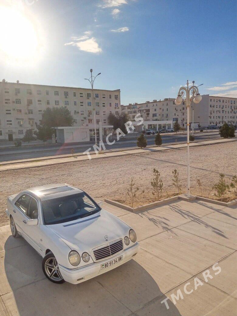 Mercedes-Benz E320 1999 - 88 000 TMT - Balkanabat - img 2