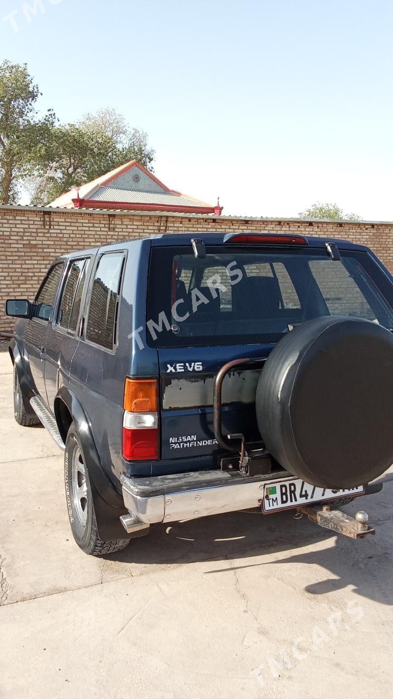 Nissan Pathfinder 1994 - 70 000 TMT - Серахс - img 4